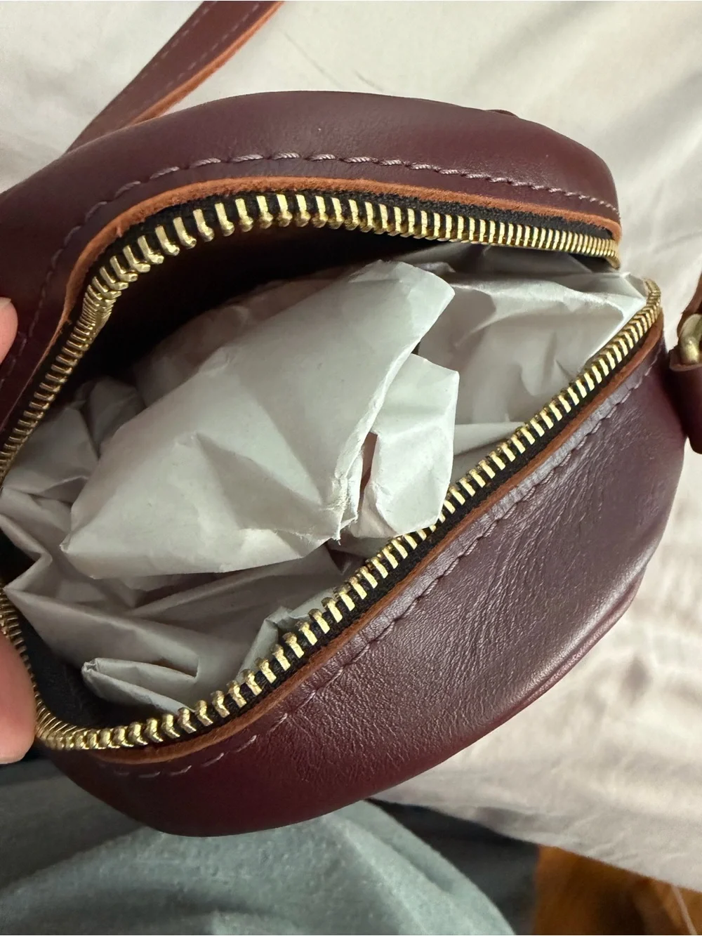 Portland Leather compact round